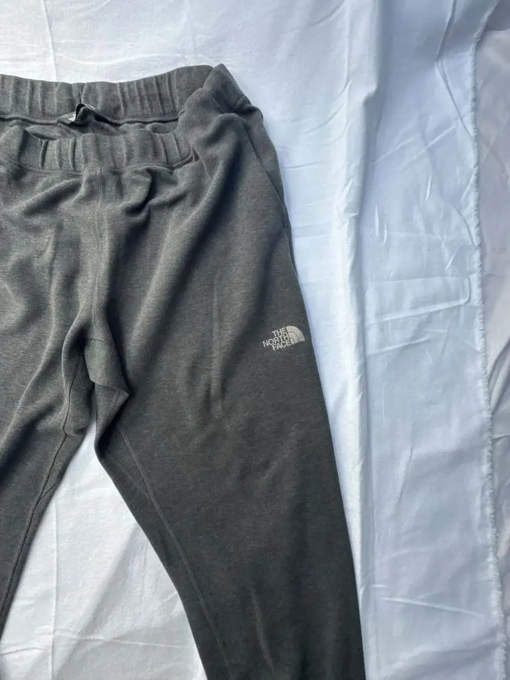 The North Face Men's Heathered Gray Fleece Jogger Sweatpants